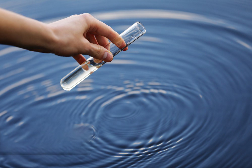 水